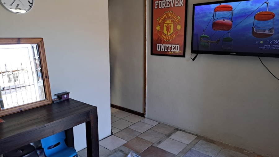 2 Bedroom Property for Sale in New Woodlands Western Cape